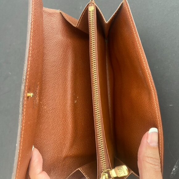 Louis Vuitton Monogram Sarah Wallet - Picture 12 of 16